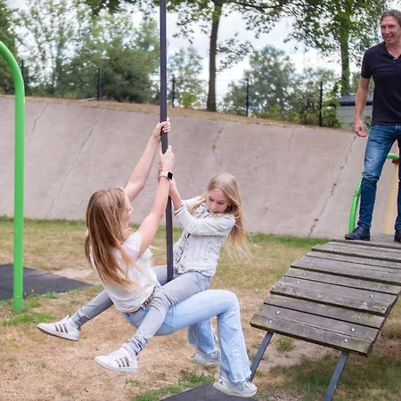 Recreatiepark De Wielerbaan 펜션 와게닌겐