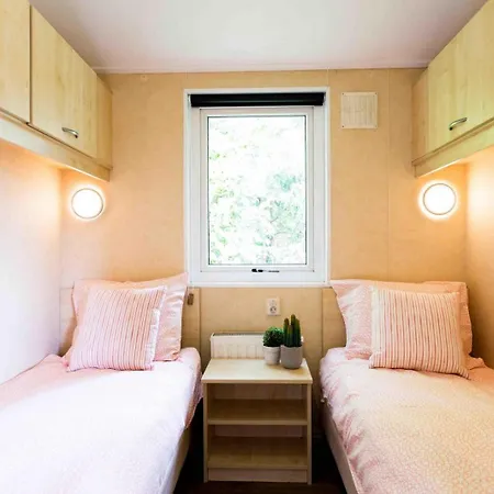 Holiday home Recreatiepark De Wielerbaan