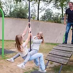 Recreatiepark De Wielerbaan 度假居 瓦赫宁根