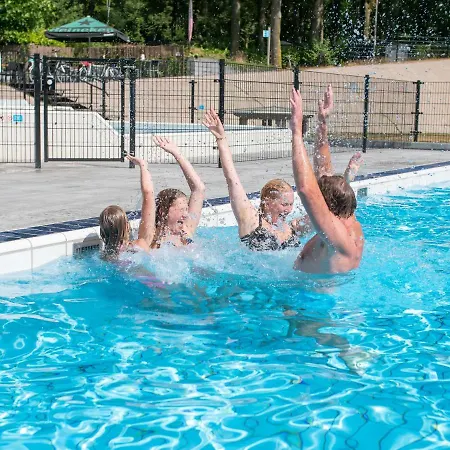 בית נופש Recreatiepark De Wielerbaan *